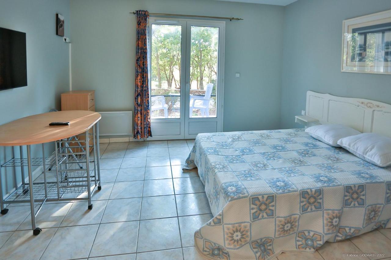 Hotel Restaurant Gite Les Lavandins Saint-Christol  Kültér fotó